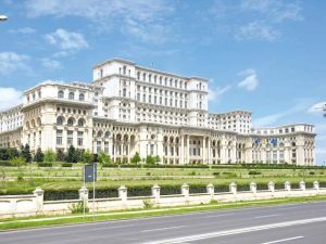 Breaking News: Senatul cheltuiește milioane de lei pe limuzine, în timp ce Camera Deputaților își ia servicii de întreținere pentru autovehicule de lux!